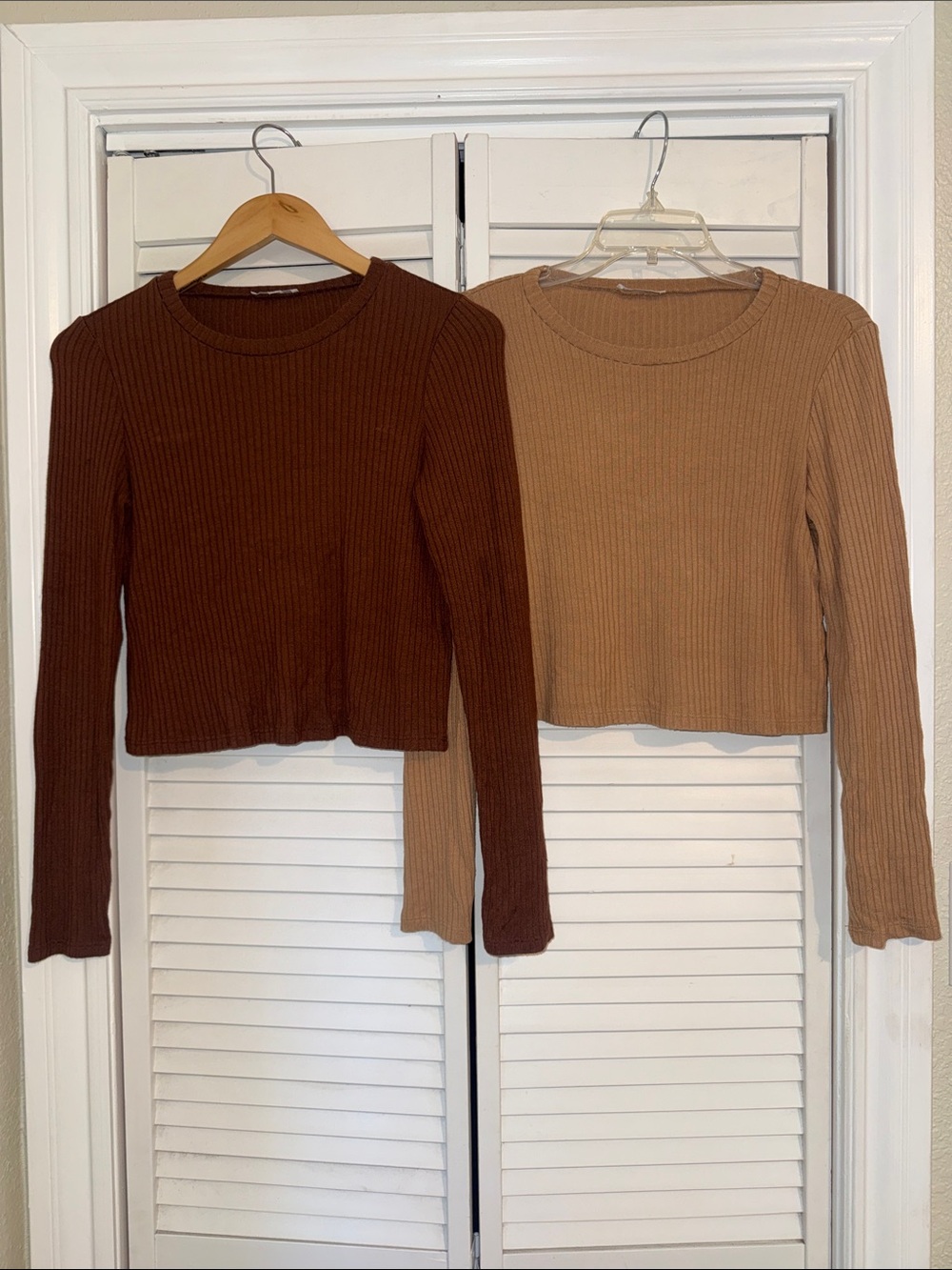 Reformation 🤎 Ribbed Long-Sleeve Crewneck Top Bundle of 2 - M